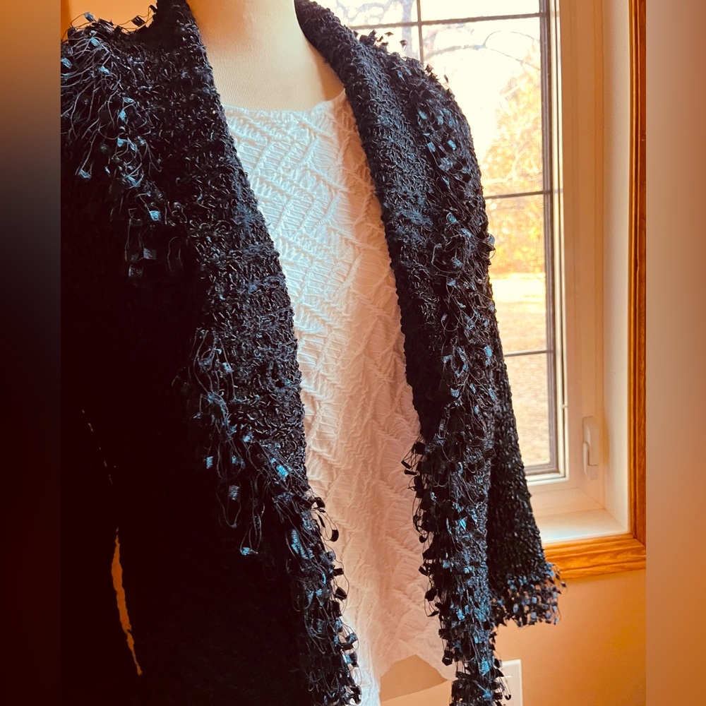 Fashion fringed details black sweater